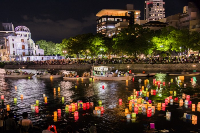 Lanterns in front of the A-bomb Dome (photo from Pixabay)